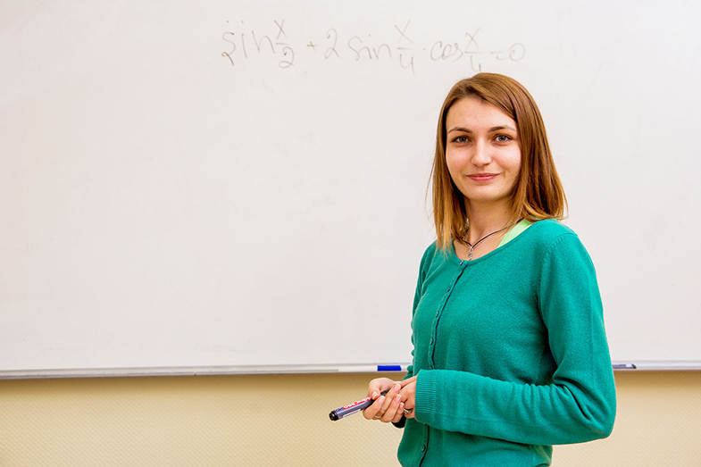 Каждый новый преподаватель проходит небольшой обучающий курс с экзаменом в конце - это позволит прийти вам на первое занятие отлично подготовленным, а нам - быть абсолютно уверенными в уровне вашего преподавания. Кроме того, в подготовке к урокам вам помогут наши методические программы и пособия для преподавателей.